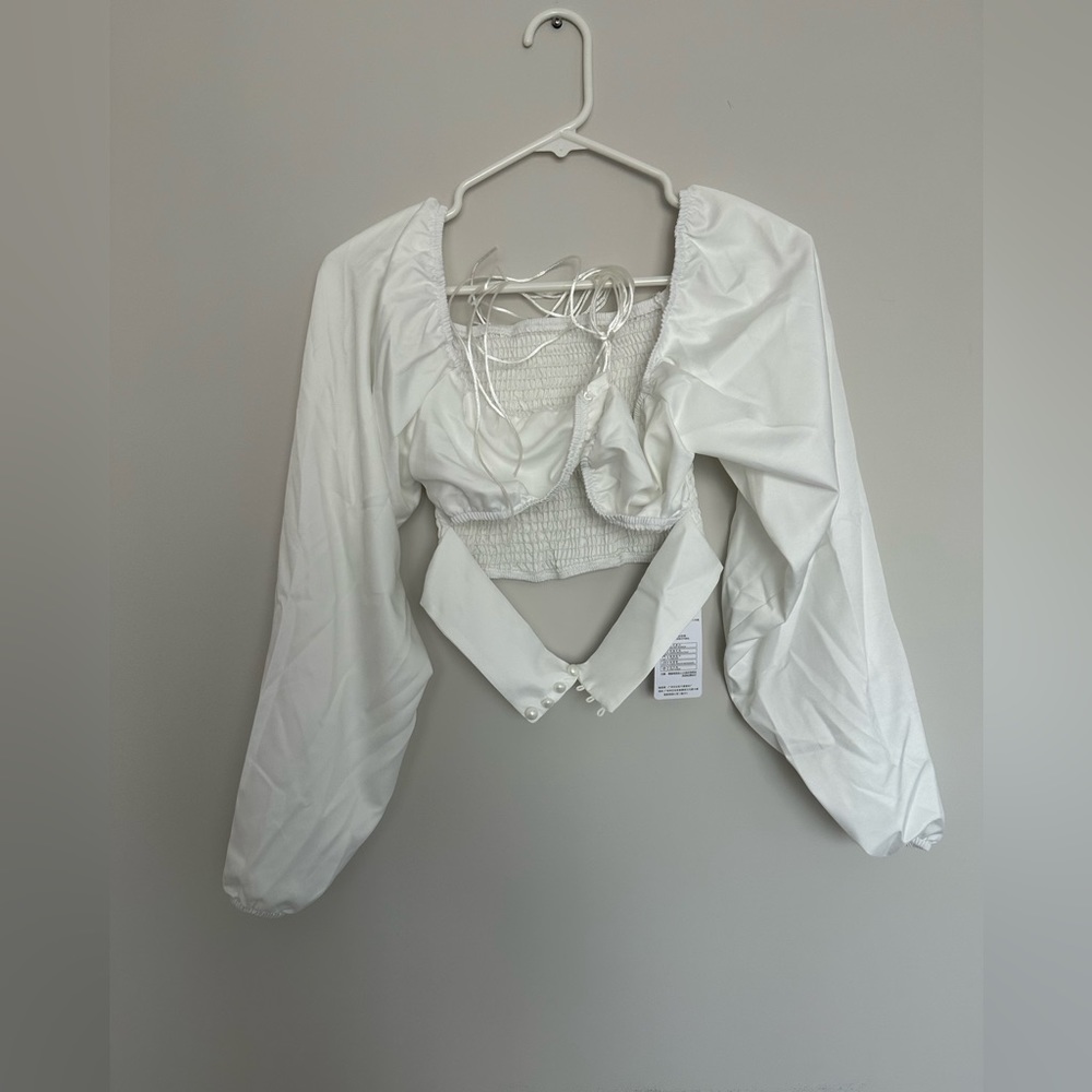 White crop top with long sleeves size L